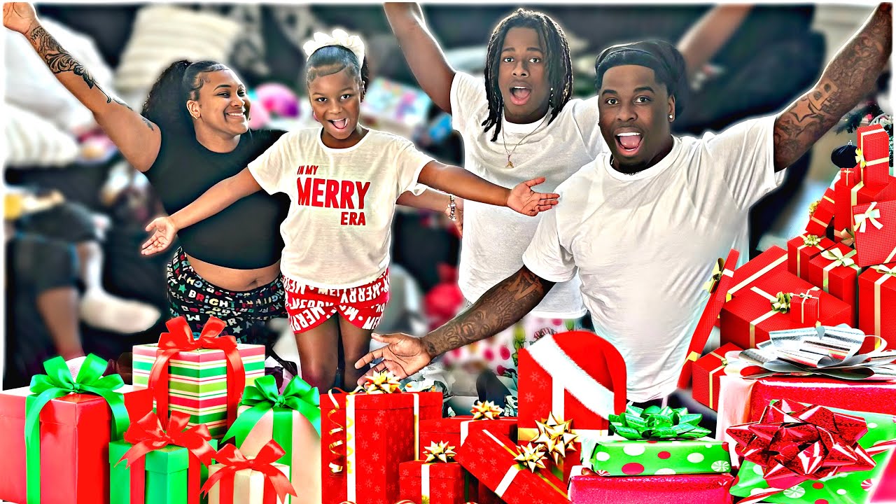 OPENING PRESENTS ON CHRISTMAS MORNING WITH CARTIERS WORLD