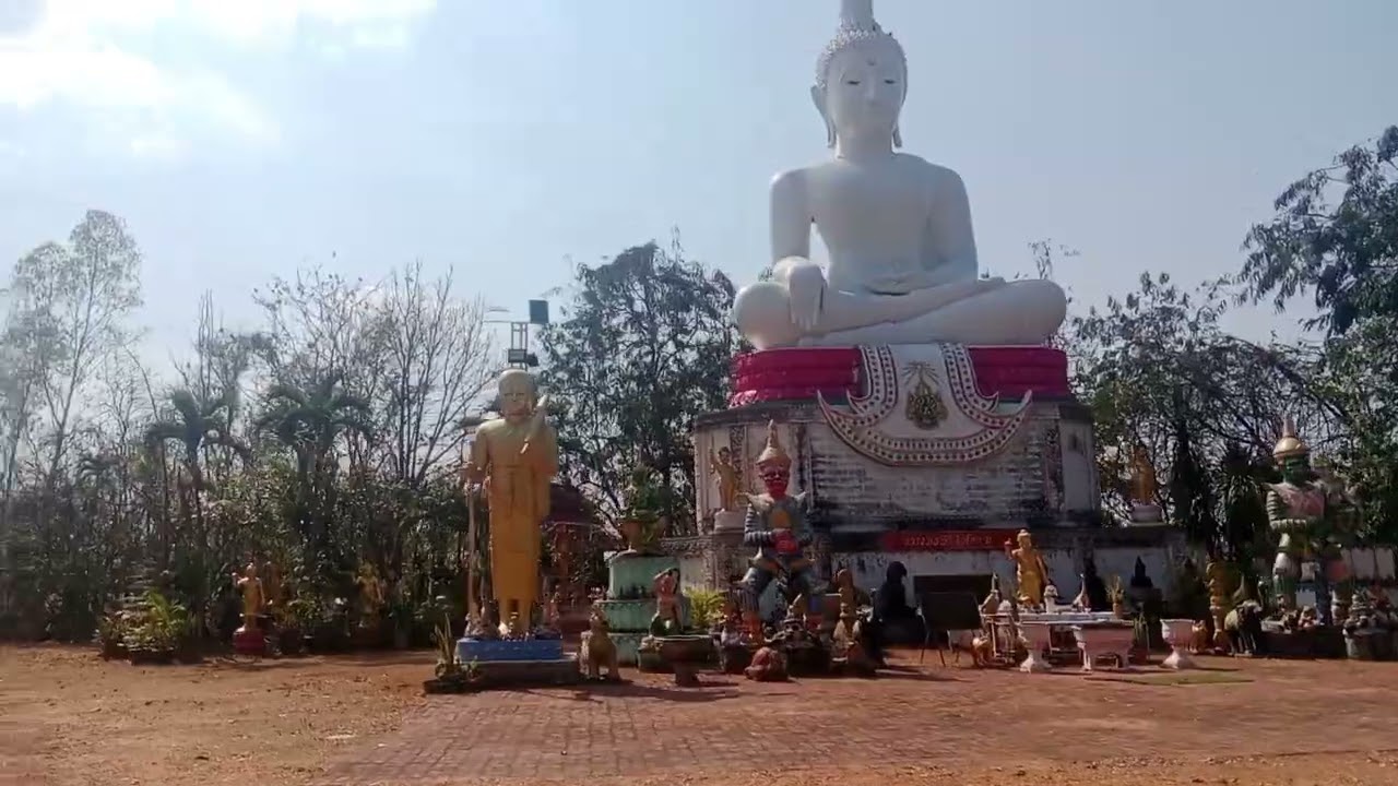 เชิญชวนพี่ๆทุกท่านมาเที่ยววัดภูพลานสูง  ที่ อ.นาจะหลวย วิวดีมากคับน่าเที่ยวคับ