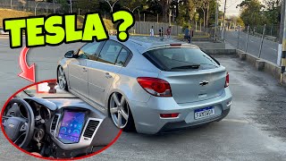 COLOCOU UMA TELA DO TESLA NO CRUZE REBAIXADO NA FIXA