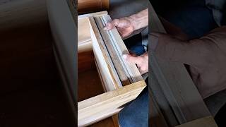 Memaku tulangan penguat sambungan #woodworking #diy #tips #tools #tricks