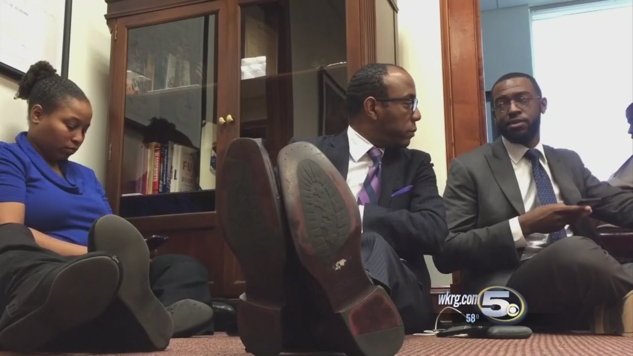 NAACP Sessions Sit-In Ends With 6 Arrests