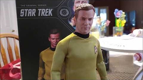 QMX 1/6 Captain Kirk and Mr. Spock Collectible Figures