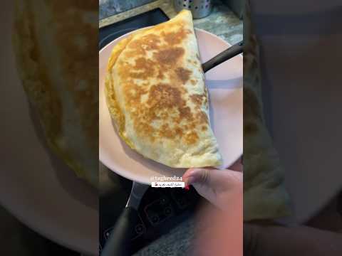 ساندويش البيض المقلي لذيذ خاصه لوجبة الفطور