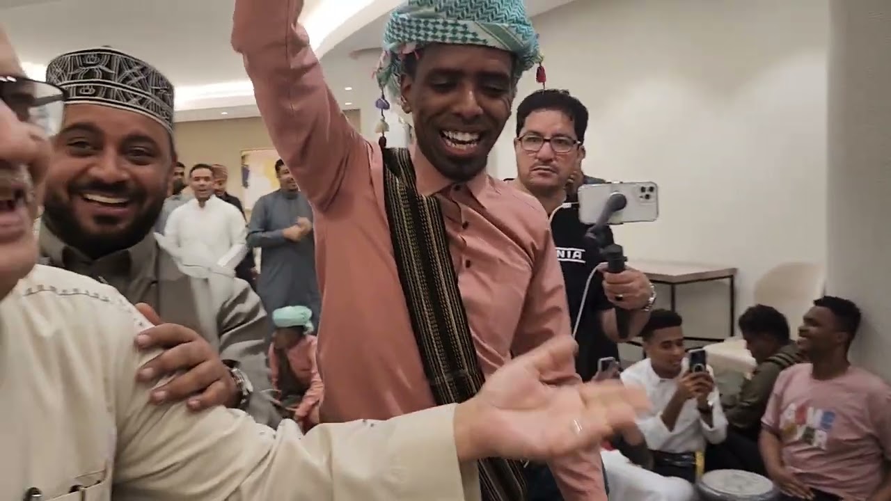 الفنان سعيد بريك واكرم محيسون وعمر الهدار نظره وبس ماتكفي من جلسة بوعبدالعزيز الكثيري بمنزله بالرياض