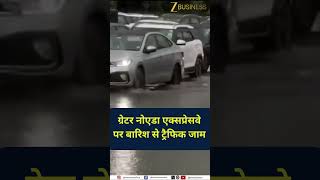 Heavy Rain Causes Massive Traffic Jam on Greater Noida Expressway