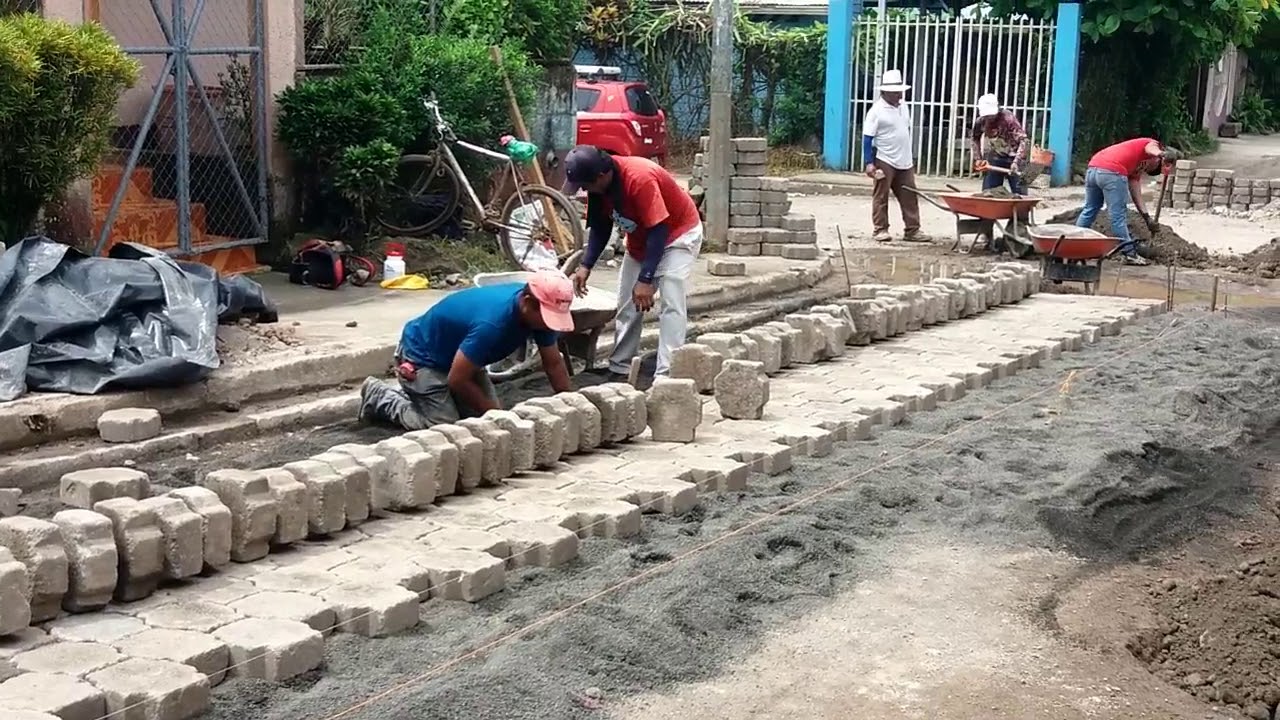 Reparación de adoquinado en barrios de San Carlos - YouTube