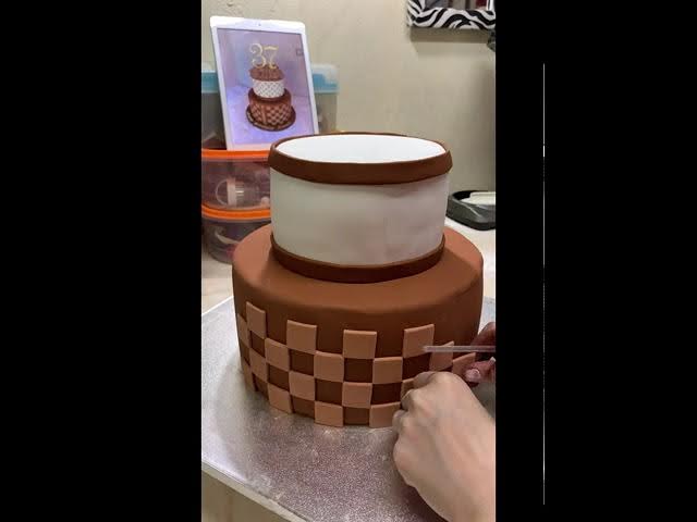 Chocolate Louis Vuitton Trunk cake I made this weekend! : r/cakedecorating