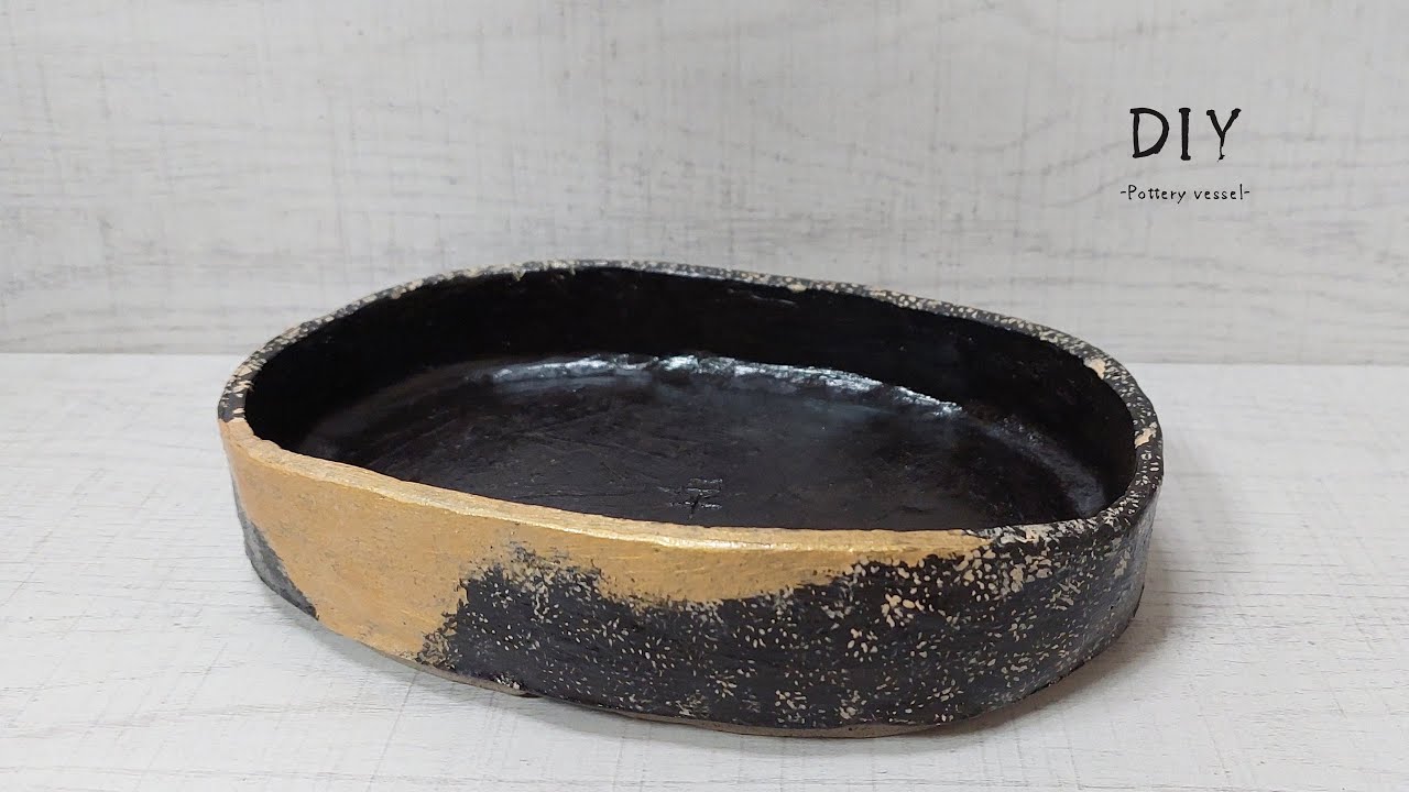 Сосуды в японском стиле, изготовленные из печной глины.