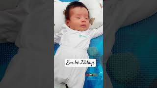 Em Bé Kẹo Nay Đã 22 Ngày Tuổi. Rất Hay Vặn Mình Và Không Còn Thích Quấn Nữa