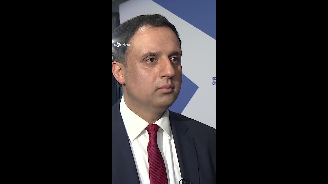 Anas Sarwar admits Keir Starmer 'not popular with public right now' 