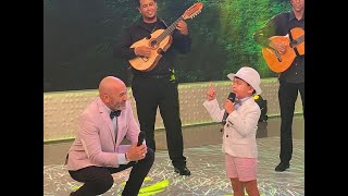 Rodrigo Ignaxio Sanabria (5 años de edad) le canta a su papá Julio César Sanabria