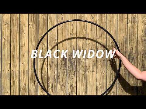 Dieses Video zeigt unser Polypro Hula Hoop Modell „Black Widow“  in Bewegung bei Sonnenlicht. Wir bieten die Varianten plane (unbehandelt), angeraut (mit San...