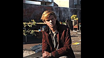 *fake knife* he didn’t deserve it 😭