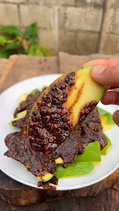 Young mango salad makes you drool