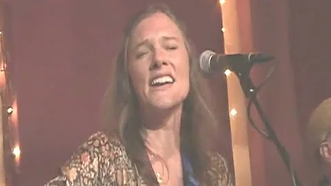 Julia Joseph - Cry To Me