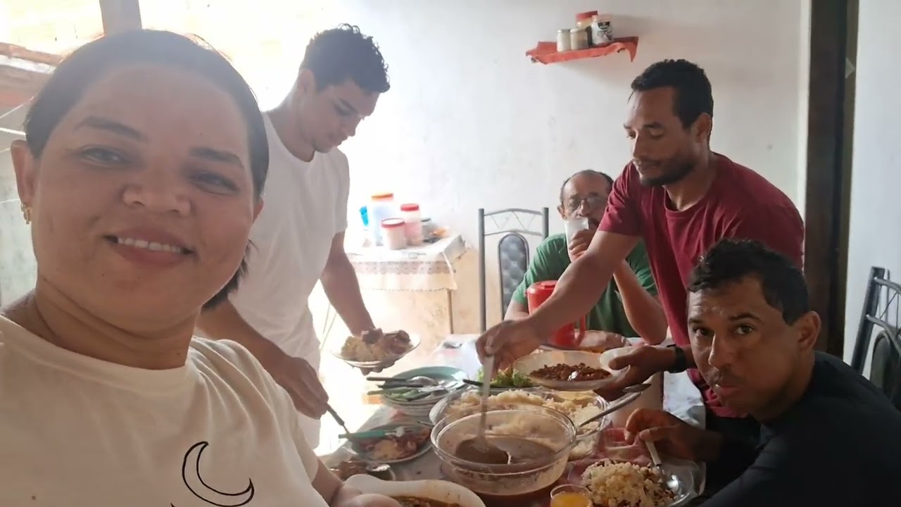 DOMINGO EM FAMÍLIA TUDO DE BOM .