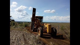 Colocando e explicando na posição de talude/rampa(motoniveladora 120K/Grader/Niveleuse/patrola)