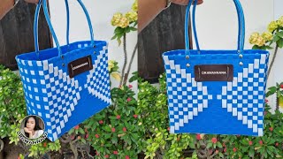 How to weave a bag from blue-white plastic threads