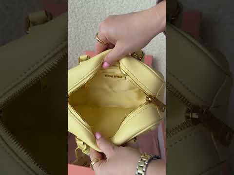 Брендова жіноча сумка Miu Miu Arcadie Matelasse Nappa Leather Bag | Стильна та елегантна, з натуральної шкіри, видео 1