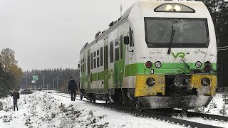 Пассажирский поезд столкнулся с БТР: есть жертвы