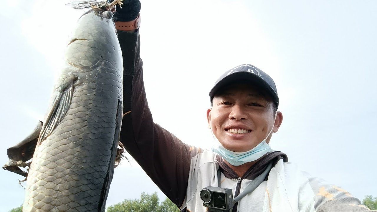 CÂU CÁ LÓC - TRÊN LỤC BÌNH VỪA RỚT XUỐNG LÀ LƯỢM