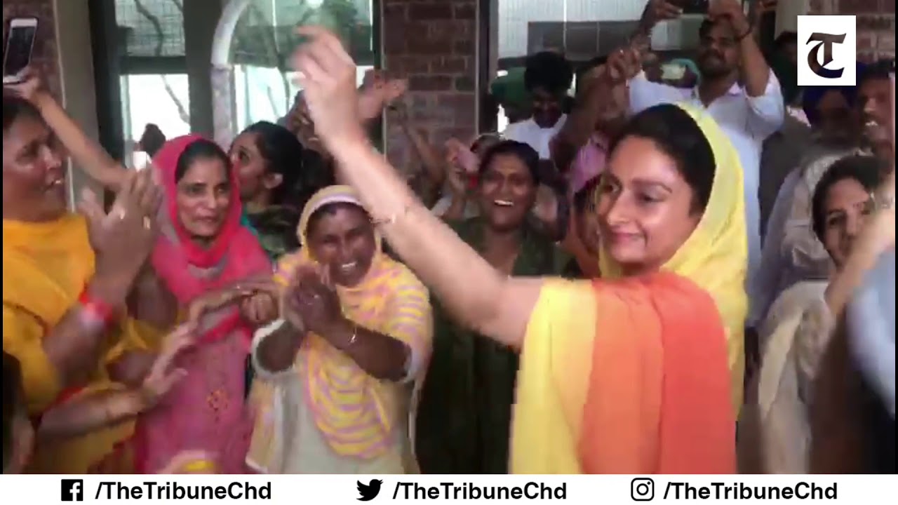 Harsimrat Badal celebrates her win in Bathinda by performing 'giddha'