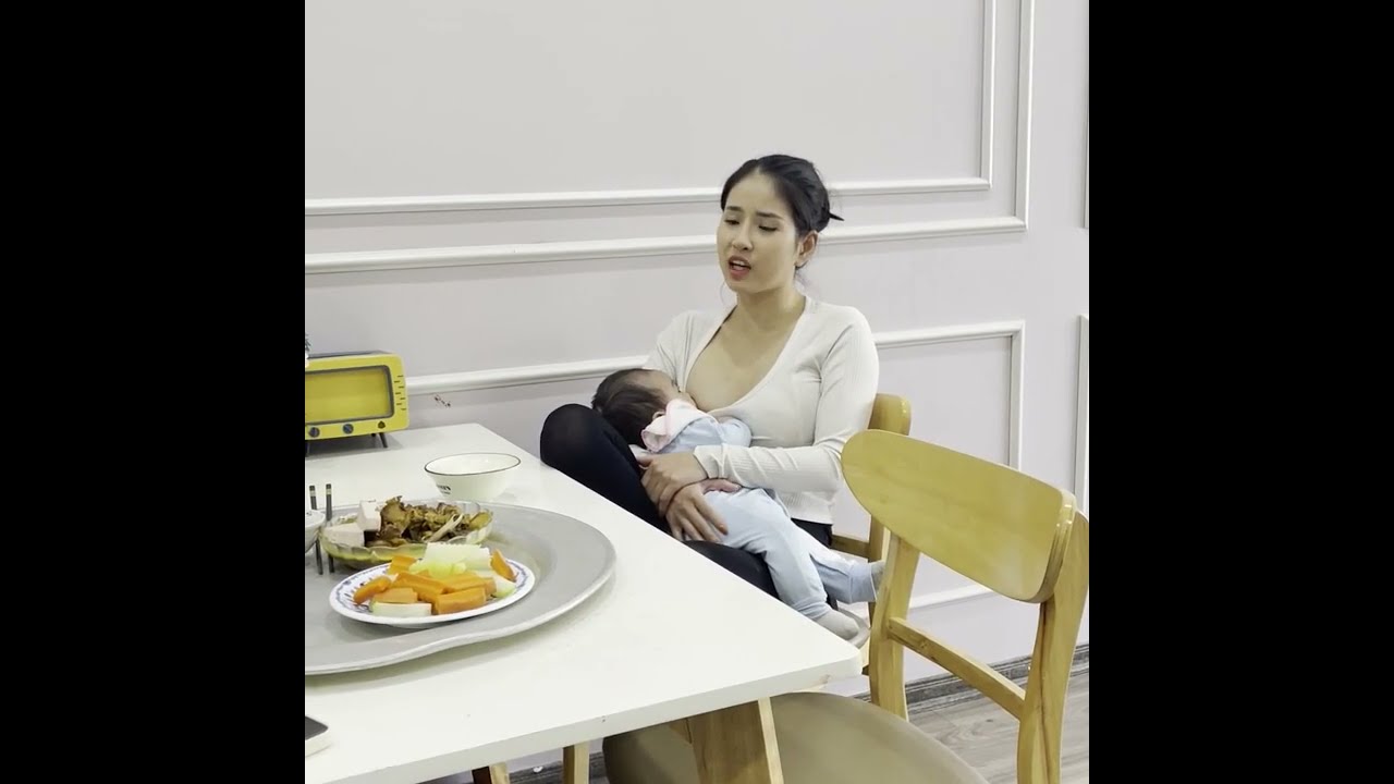 ⁣Bố chồng ngồi ăn cơm con dâu cứ vạch đào ra trước mặt bố và cái kết | T&G Media Vlog