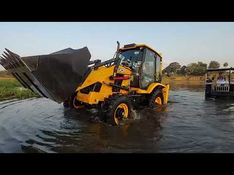 JCB 3dx Xpert washing in River