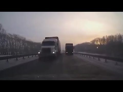 Вся жизнь перед глазами: водитель фуры едва не спровоцировал смертельное ДТП в Кузбассе