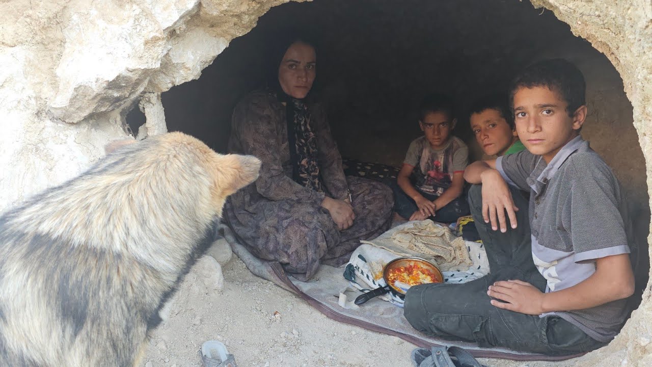 The life of a displaced nomadic family in the mountains without ...