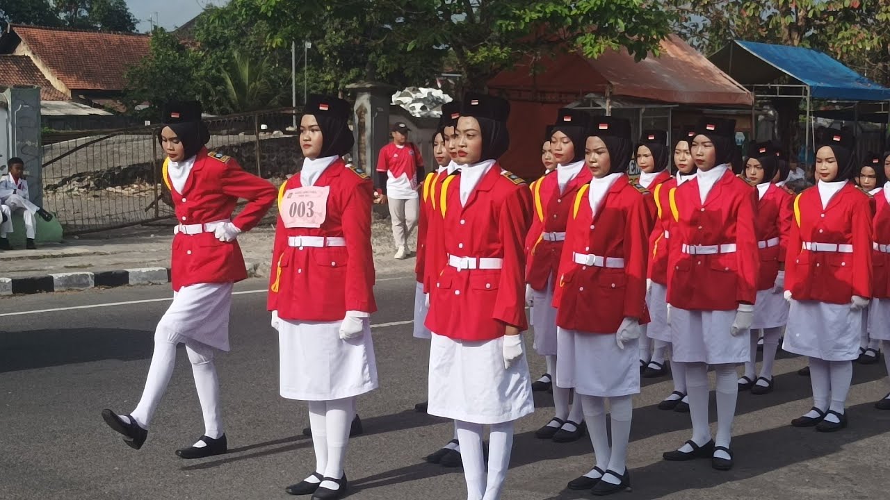 Pawai Baris berbaris dan display di pojok Alun - alun Wates Kulon Progo
