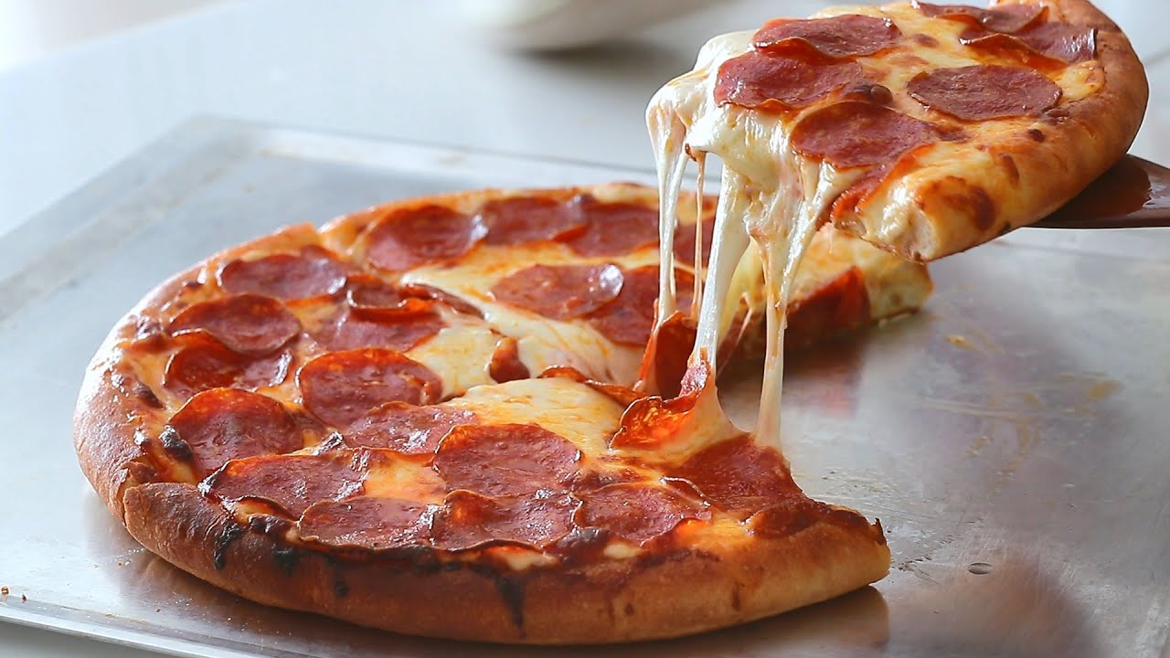 더이상 피자 사먹지 마세요! 아주 쉽게 페퍼로니 팬피자 만드는 방법/Pepperoni pizza/피자도우 만들기/페퍼로니피자/Pizza  dough - YouTube