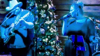 Mandalyn and the Hunters - Meet In the Middle