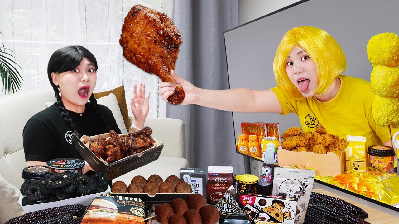BLACK VS YELLOW FOOD Challenge convenience store food Mukbang By HIU 하이유