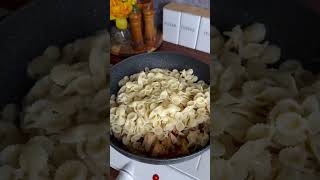 Паста с курицей и овощами 😋