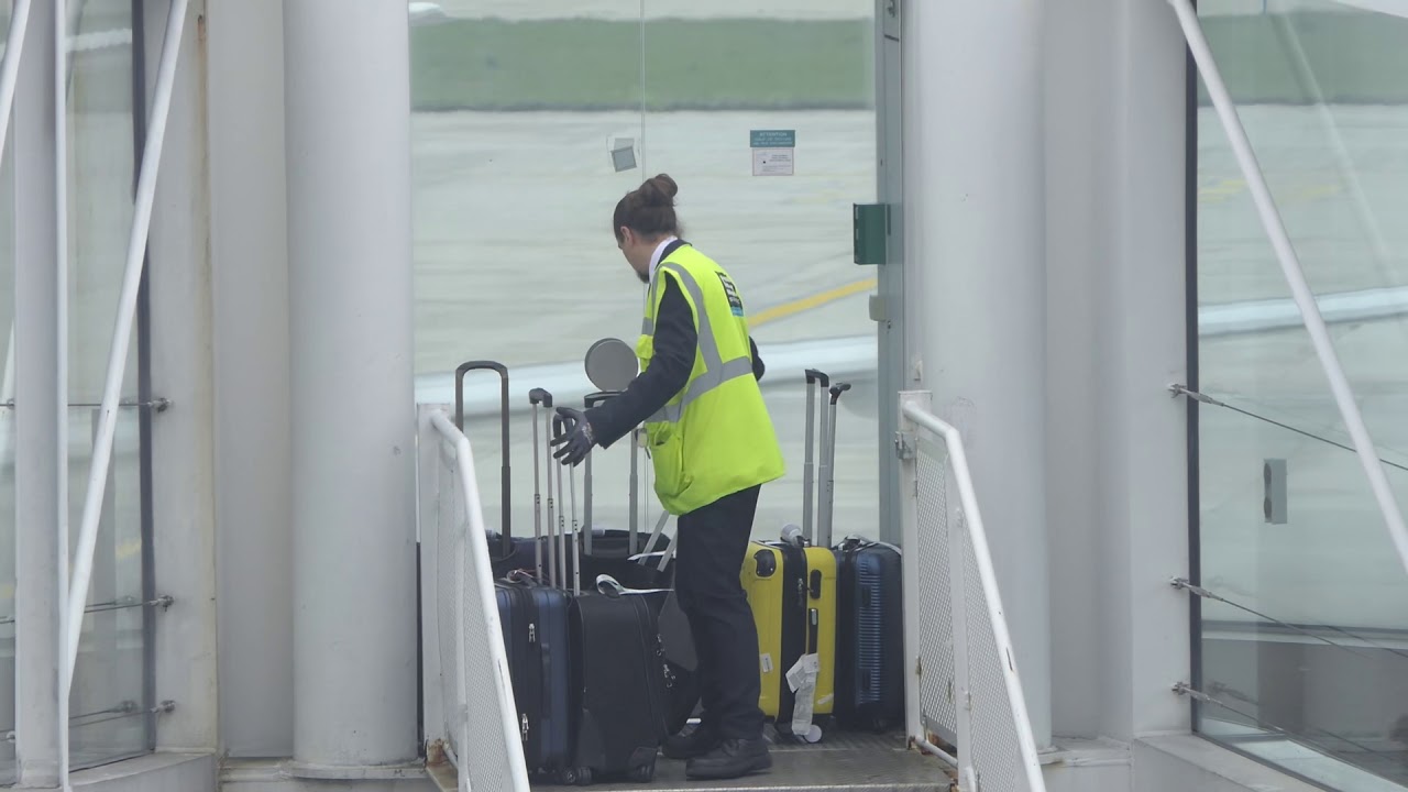 Handling your carry on luggage ”no extra charge” 