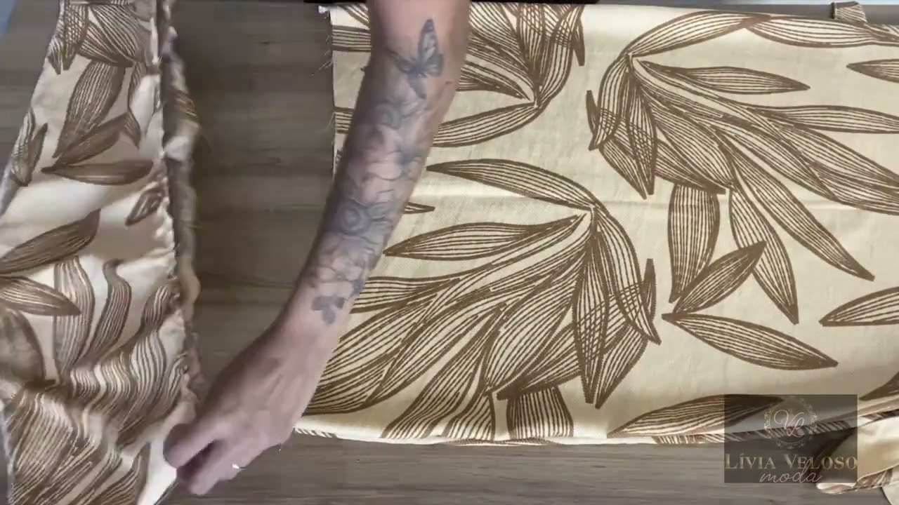 Vestido mídi sem manga.  Corte fácil para iniciantes. DIY