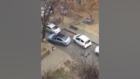 Женщина не может припарковаться Казахстан Шымкент