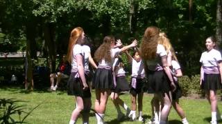 sir roger de coverly dance in cleveland british garden