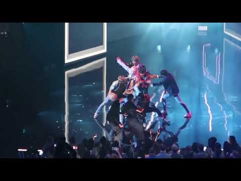 BTS “DNA” performance at AMAs 2017 - FANCAM