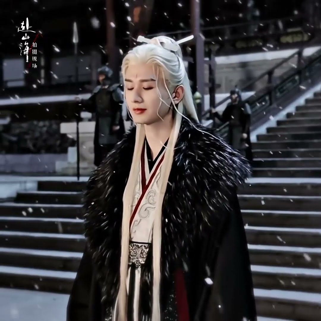 White-haired Li Chenzhou strides through the snowy day❄️ #赴山海 #成毅 #ChengYi