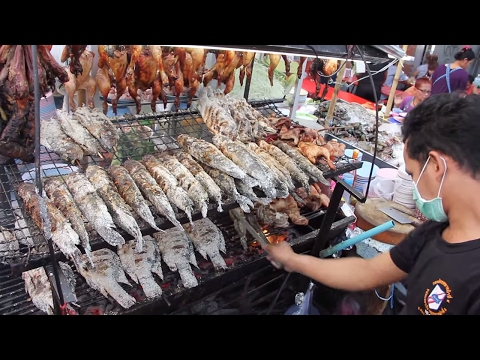 Thai Street Food - Pla Pao (Roasted Fish) at Central World Street Food Stalls in Bangkok!