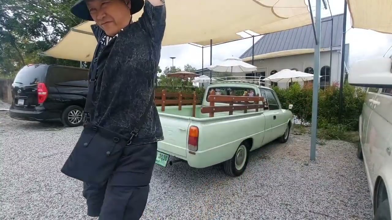 มาสด้าน้อย ขับเที่ยวเล่น ไปคาเฟ่ JT cafe & hostel