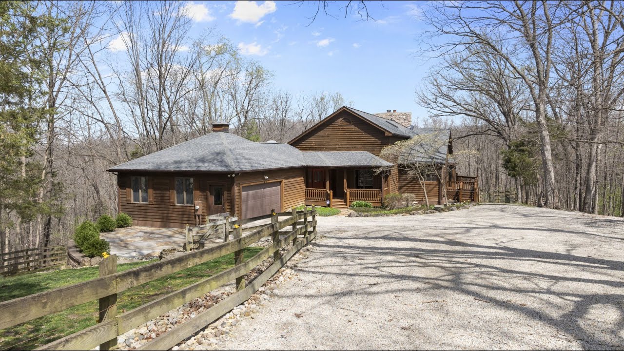 313 Fairfield Oak Spur Saint Albans, MO | CBGundaker.com