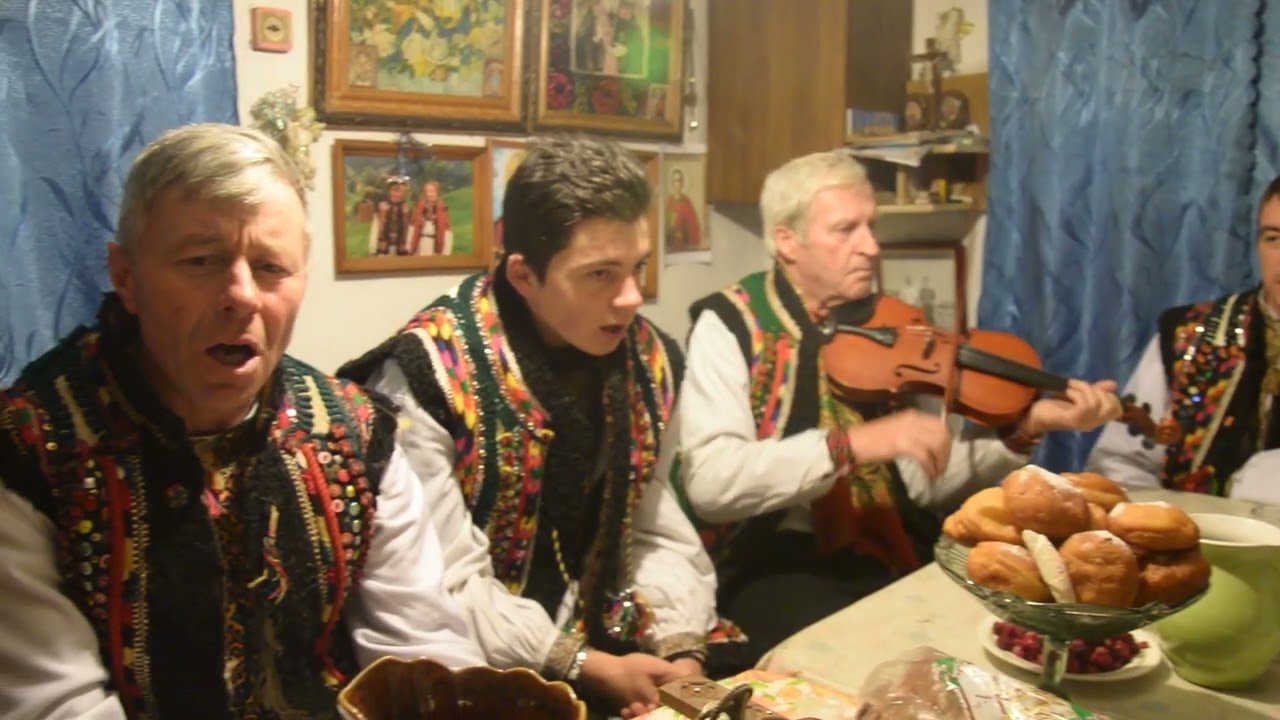 Різдво 25.12.2022.  Колядники присілку Багни с.  Криворівня