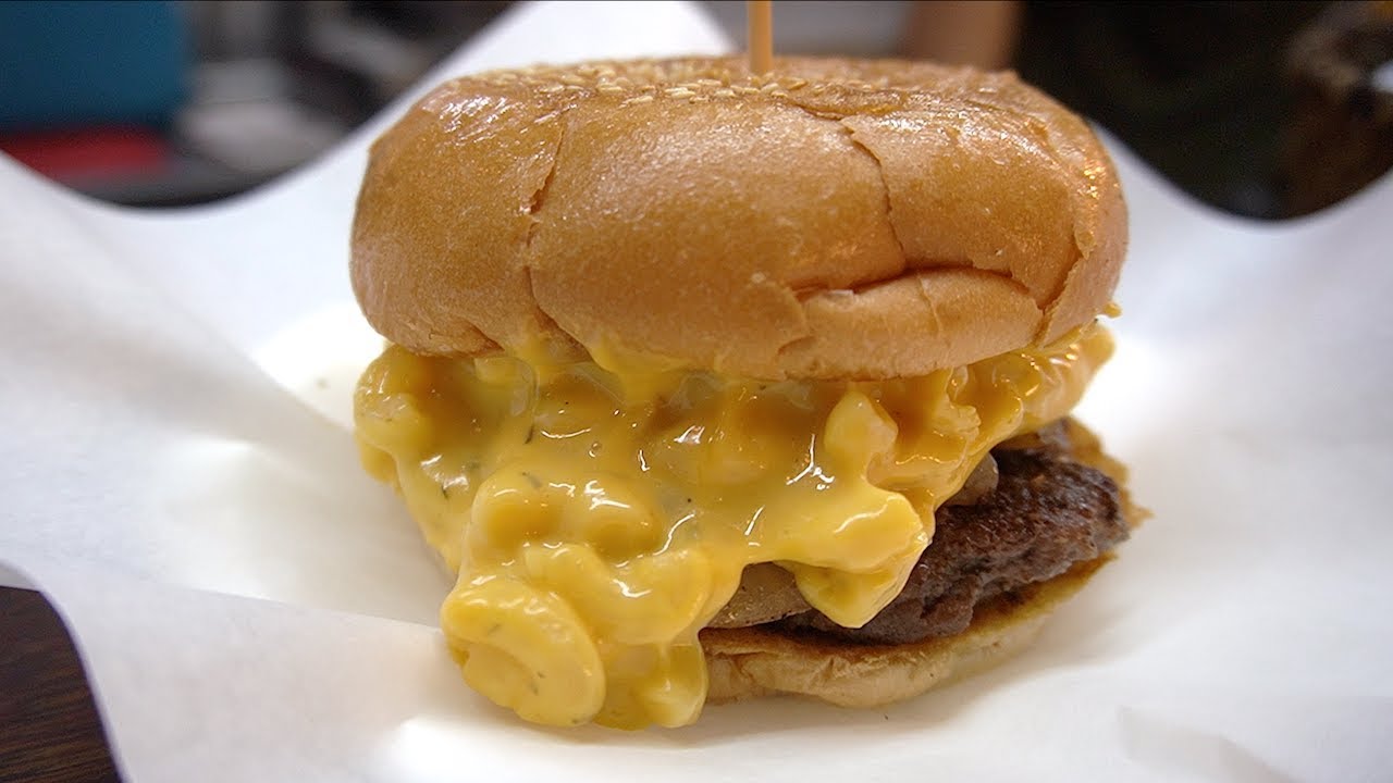 MAC & CHEESE Burger - Bangkok Street Food