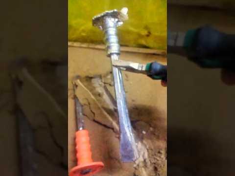 صبيت معدن منصهر على الرمل شوف النتيجة    