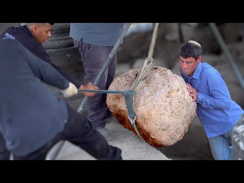 חושפים את הרצפה העתיקה של העיר המקוללת כורזים