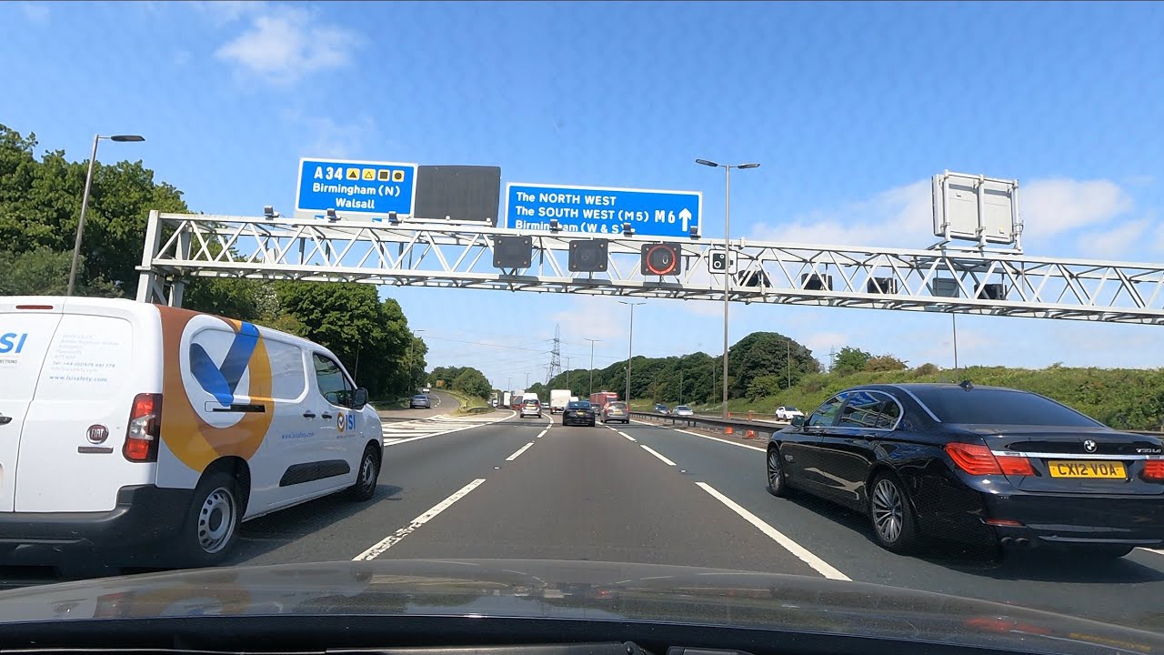 HDriving on M1 and M6 Motorway in England for 1 hour at national speed -The North West
