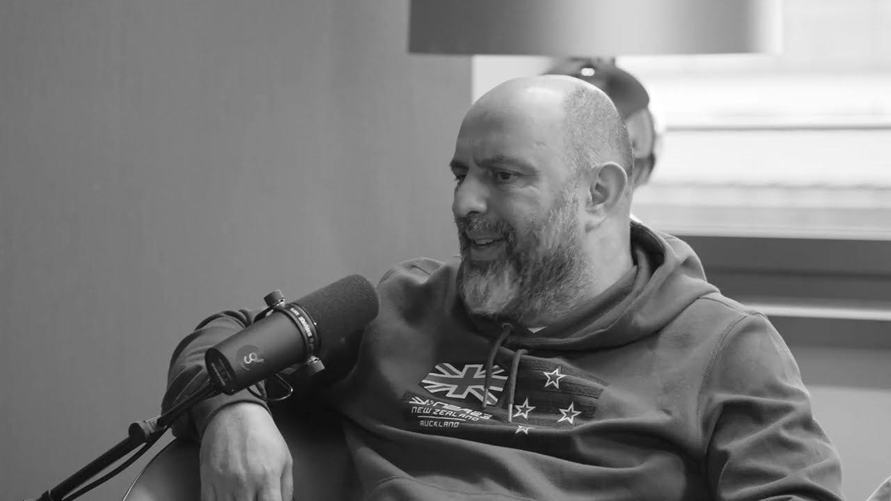 Serdar Somuncu im Podcast einer Sterbehilfeorganisation